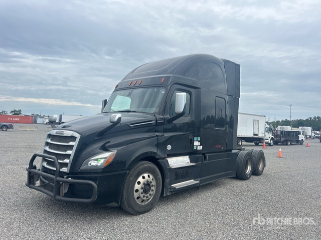 2018 Freightliner Cascadia 126 2018 Freightliner Cascadia 126 6X4 T/A Sleeper Truck Tractor