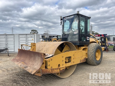 2004 Cat CS563E Smooth Drum Compactor