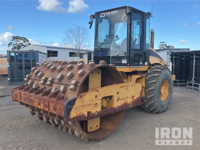 2004 Cat CS563E Smooth Drum Compactor