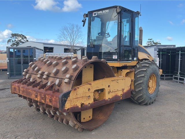 2004 Cat CS-563E Smooth Drum Compactor