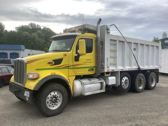 2016 Peterbilt 567 8x4 Tri/A Dump Truck 2016 Peterbilt 567 8x4 Tri/A Dump Truck