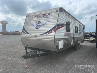 2015 Crossroads 31 ft T/A Travel Trailer