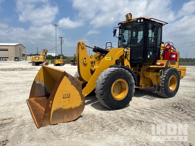 2022 Cat 930M Pala gommata