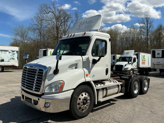 2013 Freightliner CA113 6x4 T/A Day Cab Truck Tractor 2013 Freightliner CA113 6x4 T/A Day Cab Truck Tractor