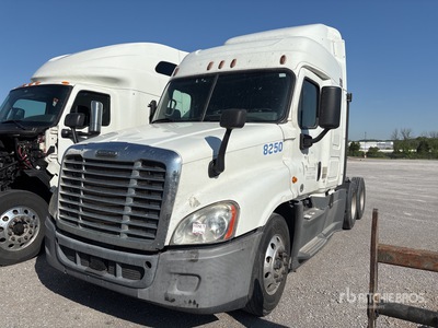 2015 Freightliner Cascadia 125 6x4 T/A Sleeper Truck Tractor