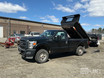 2013 Ford F-250 XL Super Duty 4x4 Dump Truck