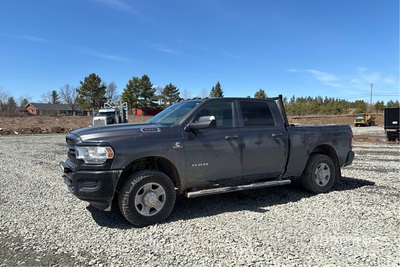 2022 Ram 3500 4x4 Crew Cab Pickup