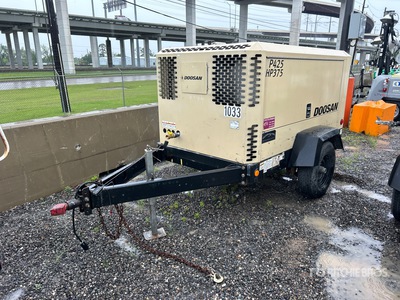 Doosan P425/HP375WCU 425 cfm Mobile Air Compressor