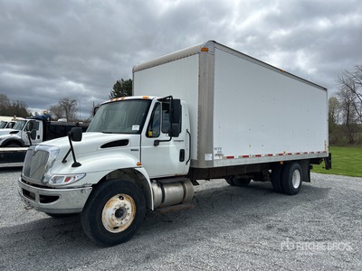 2010 International DuraStar 4300 4x2 Kastenwägen