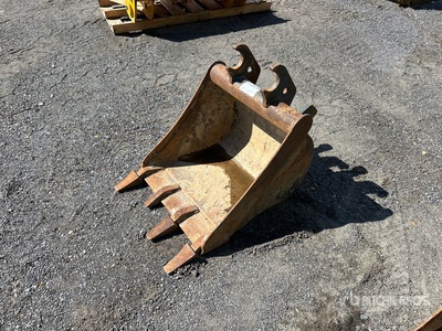 24 in Digging Excavator Bucket