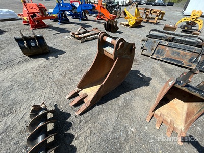 18 in Digging Excavator Bucket