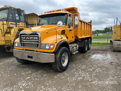 2003 Mack CV713 Camion à benne tandem