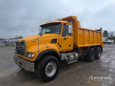 2003 Mack CV713 Camion à benne tandem