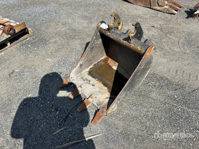 24 in Digging Excavator Bucket