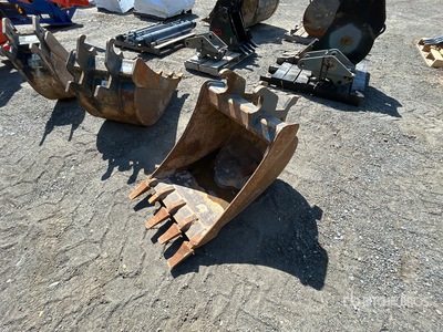 24 in Digging Excavator Bucket