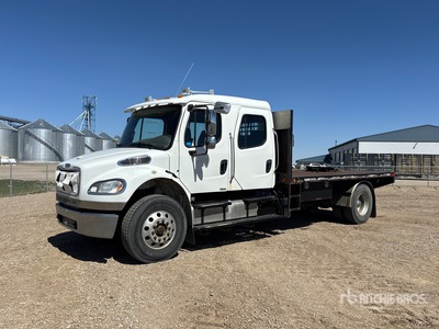 2014 Freightliner M2 106 4x2 Crew Cab Camión Caja Abierta