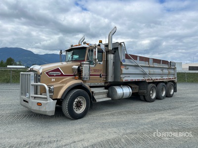 2004 Kenworth T800 Tri/A Dump Truck