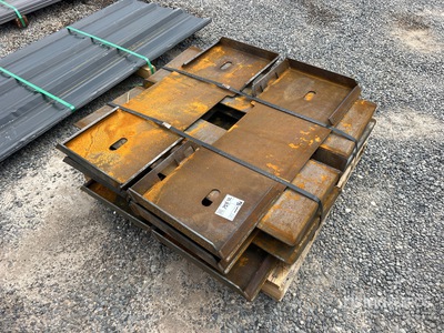 Quantity of (10) 2025 Kit Containers QT-F-BLANK لوحة تركيب للسكيد ستير (Unused)