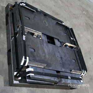 Quantity of (10) 2025 Kit Containers QT-F-BLANK Skid Steer Attachment Mounting Plate (Unused)