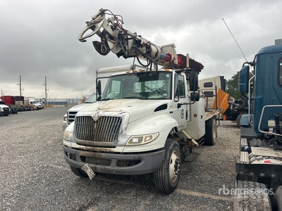2012 Terex Telelect COMMANDER C4047 on 2012 International 4300 4x2 Camion excavadora (Inoperable)