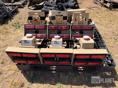 LOT OF 8 - LIGHT BARS (WARNING) FOR MILITARY VEHICLES WILL SHIP ON PALLET 42 X 48 X 14  100LBS Divers - Pièces pour HMMWV