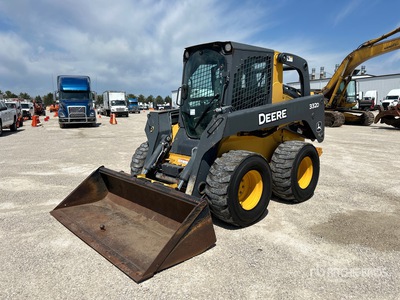 2010 John Deere 332D Schranklader