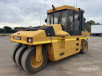 Cat PS-300B 7 Wheel Pneumatic Roller