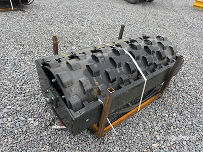 2026 GIYI GY-CW70 Skid Steer Compactor Wheel ملحقات معدة الحمل الصغيرة المجنزرة المتنوعة (Unused)