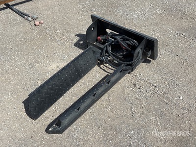 2026 GIYI MHF39 Mini Skid Steer Horizontal Clamp Fork (Unused)