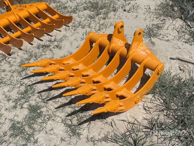 2026 GIYI 32 in Excavator Rake - Fits Cat 305 (Unused)