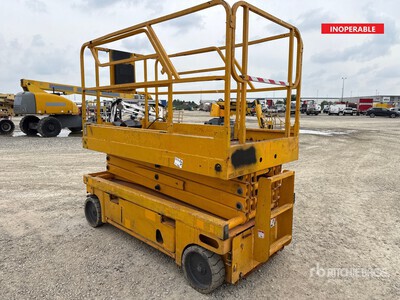 2007 Haulotte Compact 10 シザーリフト (Inoperable)