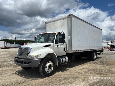 2018 International 4300 4x2 Autocarro furgonato
