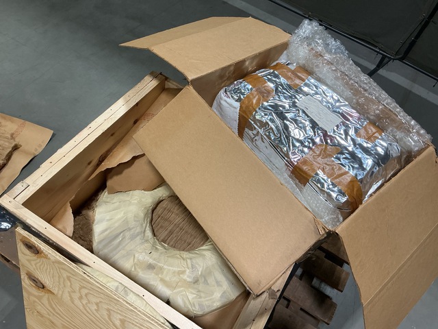 (1) GE 205G27-1 Coupling & (1) SPD ETN6723 Circuit Breaker (1) GE 205G27-1 Coupling & (1) SPD ETN6723 Circuit Breaker