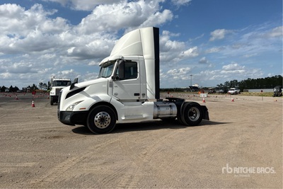 2019 Volvo VNL300 4x2 Cabeza Tractora Cabina Corta