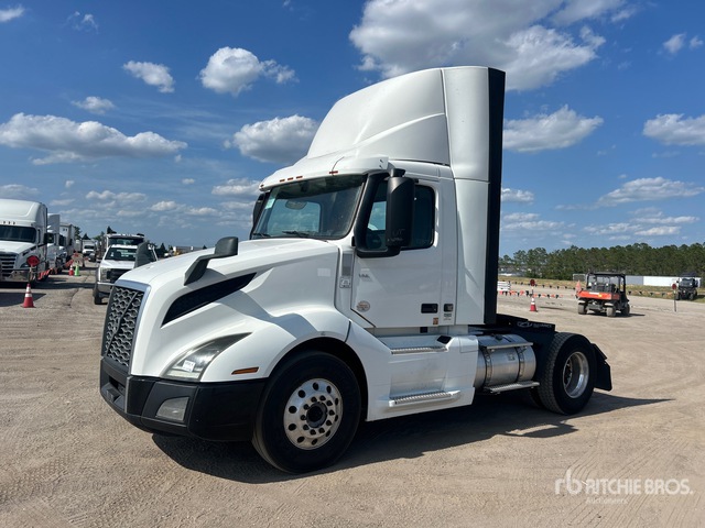 2019 Volvo VNL300 4x2 S/A Day Cab Truck Tractor