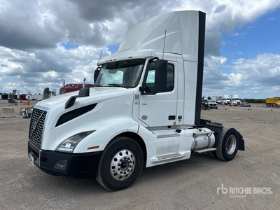 2019 Volvo VNL300 4x2 Day Cab Truck Tractor
