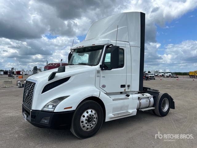 2019 Volvo VNL300 4x2 S/A Day Cab Truck Tractor