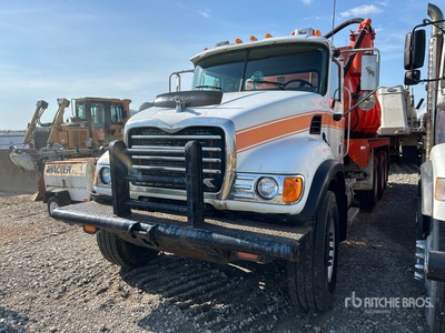 2004 Mack CV713 Granite 散水車
