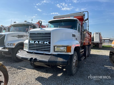 1995 Mack CL713 شاحنة قلابة /ثلاثة محاور