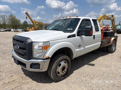 2015 Ford F-350 XL 4x4 Extended Cab Cab and Chassis