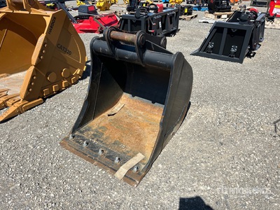 36 in Q/C Cleanup Excavator Bucket