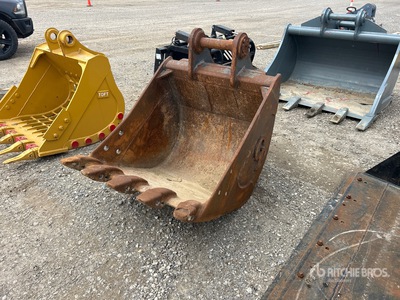 Paladin 35 in Q/C Digging Excavator Bucket - Fits John Deere 120