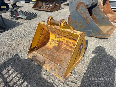 44 in Q/C Cleanup Excavator Bucket