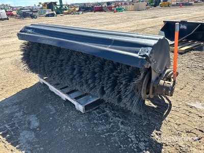 2013 Bobcat 68 in Skid Steer Broom