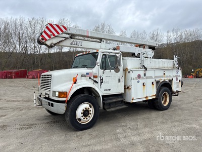 2001 MTI 83C-42-3 42 ft on 2001 International 4700 4x2 Camión con Cesta Elevadora