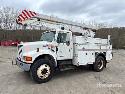 2000 MTI 83C-42-3 42 ft on 2001 International 4700 4x2 Camión con Cesta Elevadora
