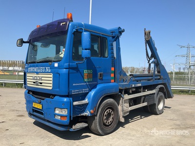 2008 MAN TGA 18.320 4x2 Hooklift Truck (Inoperable)