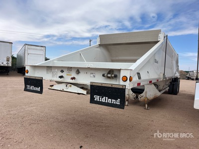 2004 Midland MG42CLAM 44 ft T/A Belly Dump Trailer