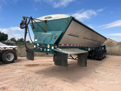 2012 Trail King Red River Series 32 ft Tri/A Live Bottom Trailer
