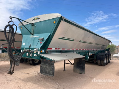 2011 Trail King Red River Series 32 ft Tri/A Live Bottom Trailer